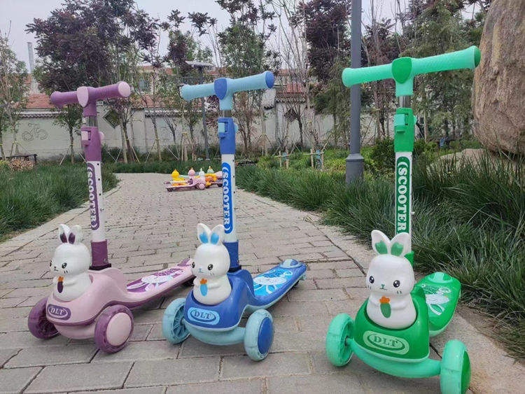 Robo Man 3 Wheel Scooter – Fun Ride-On Toy for Kids Ages 7 Boys & Girls