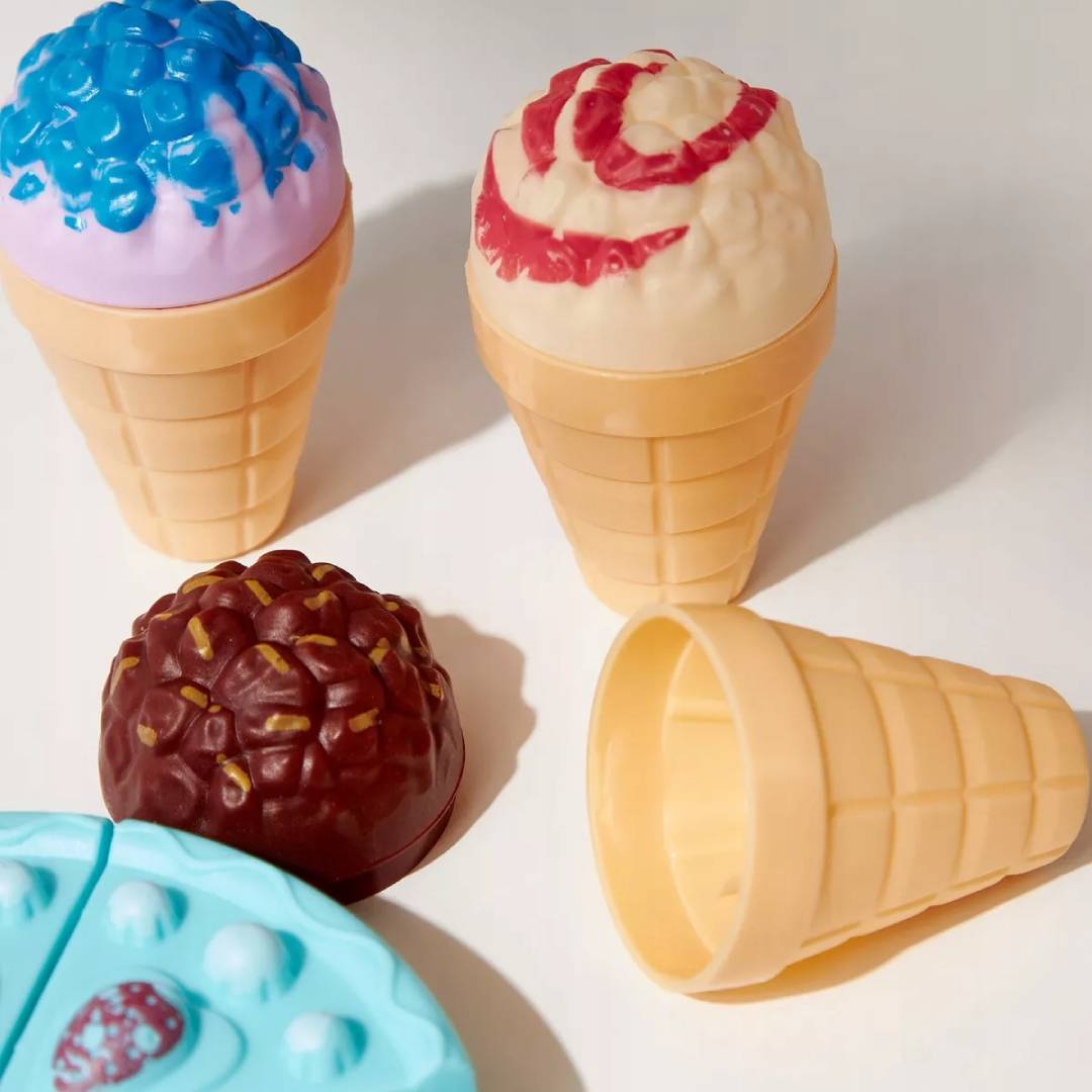 Kids ice cream shop play set with dessert accessories, table and chairs for pretend café and role play fun